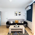 Flyinn Apartmán *